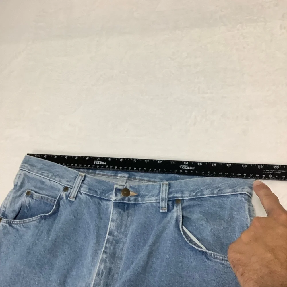 Wrangler Men’s Rugged Wear Classic Fit Blue Jeans Size 38 x 32